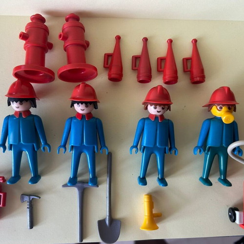 Playmobil vintage 80s firemen figures