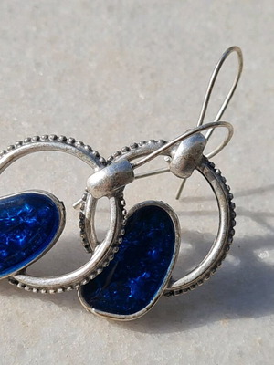 Dangling earrings like new, blue and silver faux