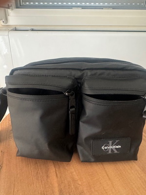 Calvin Klein crossbody bag new, black