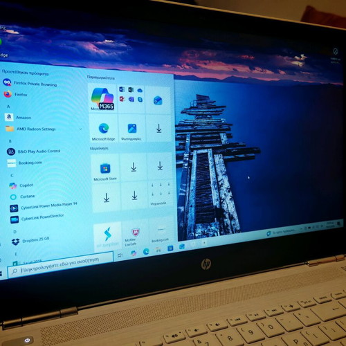 HP 15-aw006nv laptop like new, 8GB RAM, 240GB SSD, Windows 10, bag and mouse