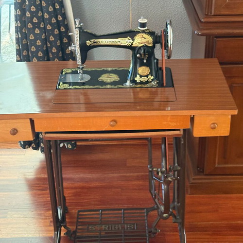 Striglis sewing machine used