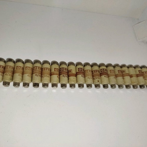 Porcelain fuses 4A/250V Minion pack of 22 new