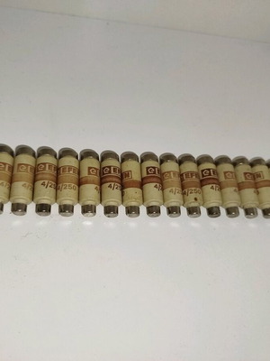 Porcelain fuses 4A/250V Minion pack of 22 new