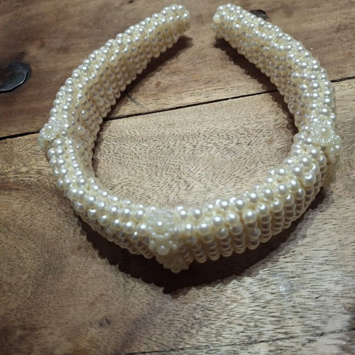 Chunky Pearl Headband like new, elegant wedding accessory
