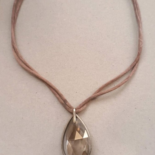 Short teardrop necklace like new with double leather strap beige and brown