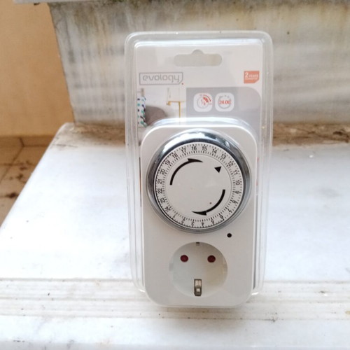 Evology Mechanical Timer new, daily programming per 15 minutes