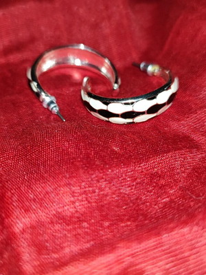 Hoop earrings with black and white design like new