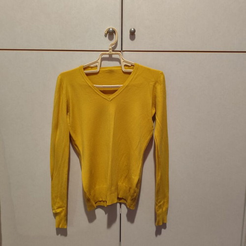 Celestino yellow sweater new, size small