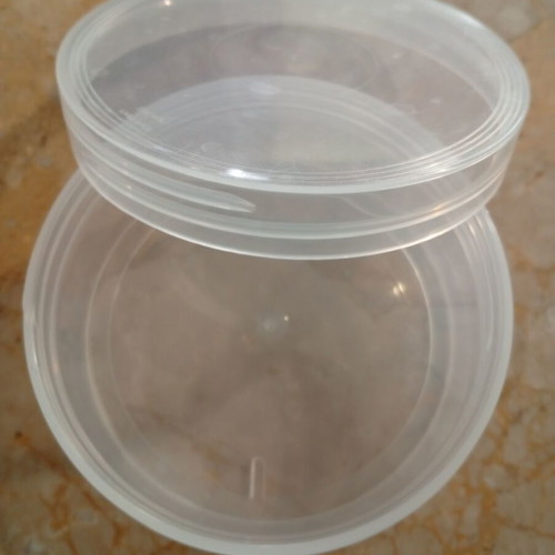 Plastic storage box like new, 110 ml capacity