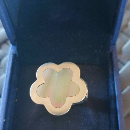 Silver 925 modern ring with enamel flower shape like new