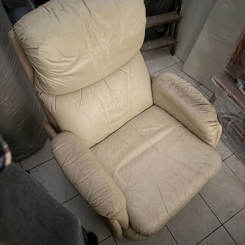 Leather armchair used with recline and 360° swivel