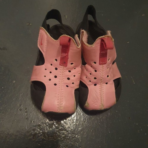 Nike kids sandals size 20 pink like new