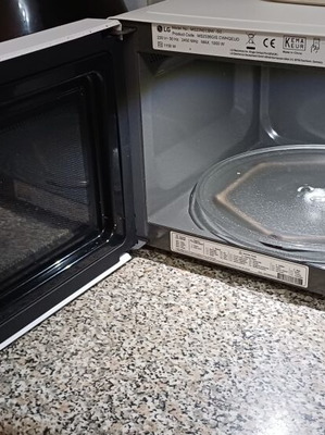 LG microwave oven 23lt white