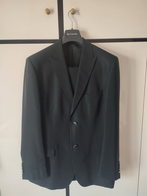 Men's black suit like new, size L