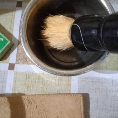 Shaving set used in leather case