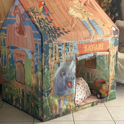 Children's play tent