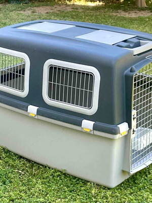 Large dog carrier cage like new with food container 78x45x64