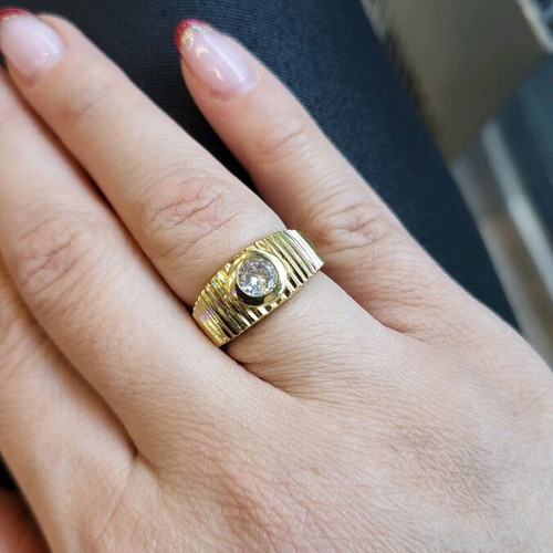 Gold-plated ring with white crystal new, adjustable size