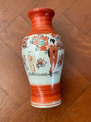 Japanese Satsuma Kutani vase 100 years old with small chip