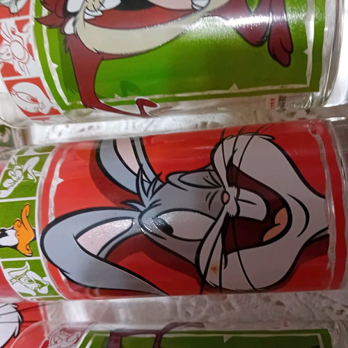 Looney Toons collectible glasses pack of 7 new