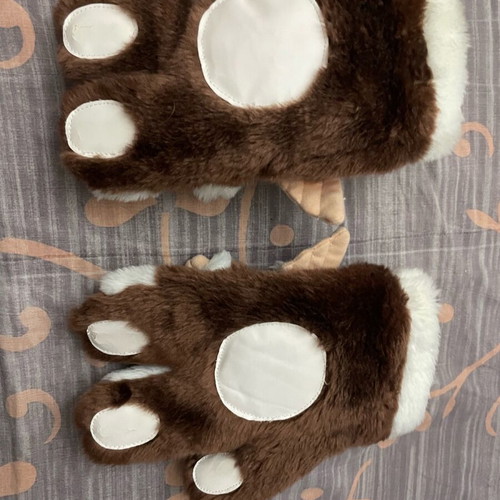 Warner Bros Gremlins Gizmo gloves like new, brown