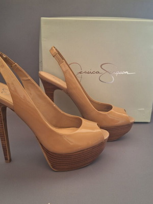 Jessica Simpson beige patent platform sandals size 39