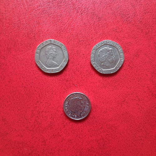 Lot 3 coins of the British Commonwealth