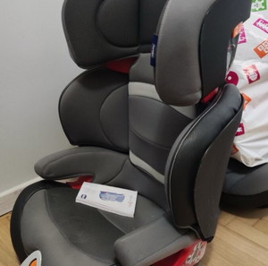 Продават се 2 детски столчета Chicco в отлично състояние