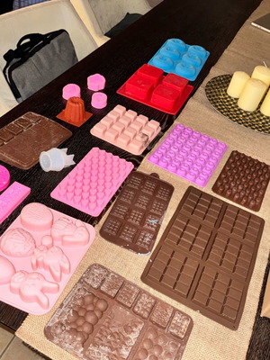 Φόρμες σιλικόνης για κεριά, wax melt και σαπούνια σαν καινούργιες, 23 τεμάχια