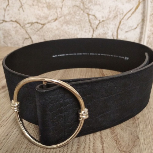 H&M women's wide belt like new, black with gold buckle