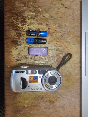 Sony Cybershot DSC P-73 camera used