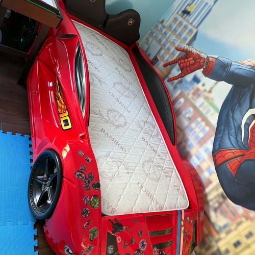 Children's bed car type like new