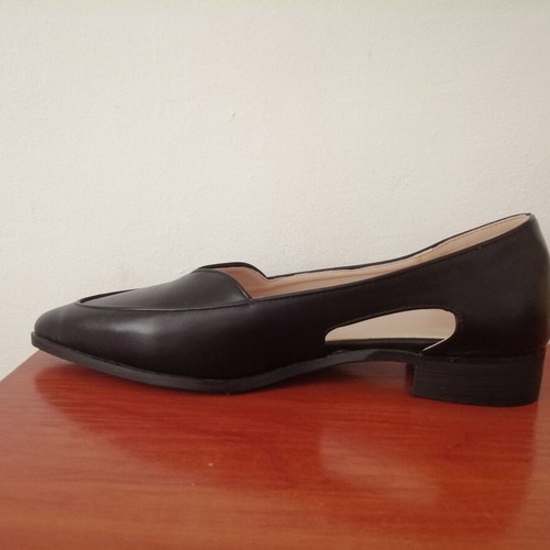 Elegant black unisex leather loafers size 43, new