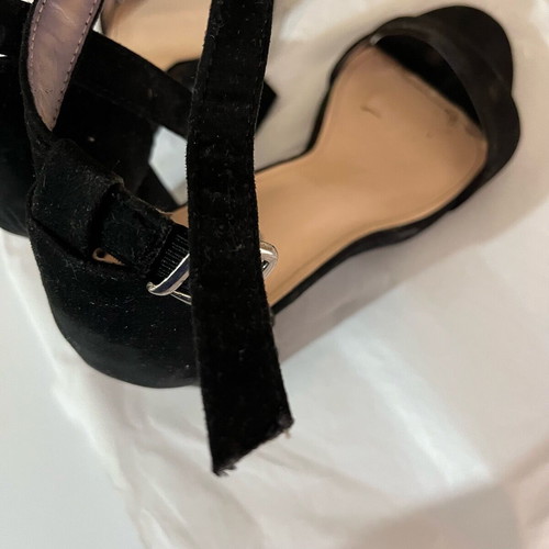 GoGo suede black sandal with thick heel like new