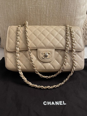 Chanel Classic Medium Flap Bag μπεζ δερμάτινη τσάντα ώμου σαν καινούργιο