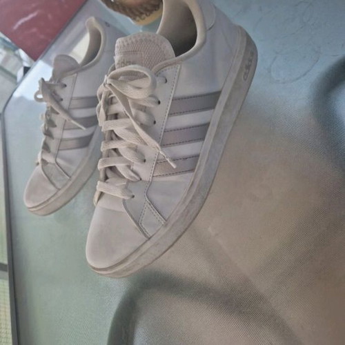 Adidas Advantage No41 1/3 athletic shoes used, white with purple stripe