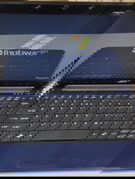Ноутбук Acer Aspire One ZA3 с чанта за пренасяне и нова клавиатура