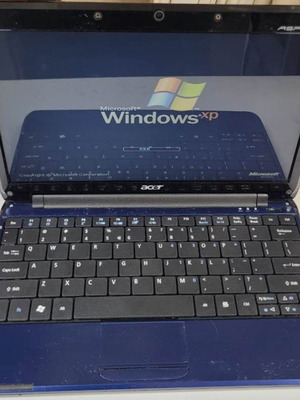 Ноутбук Acer Aspire One ZA3 с чанта за пренасяне и нова клавиатура