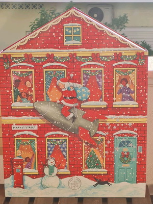 Countdown Christmas box like new, house-shaped