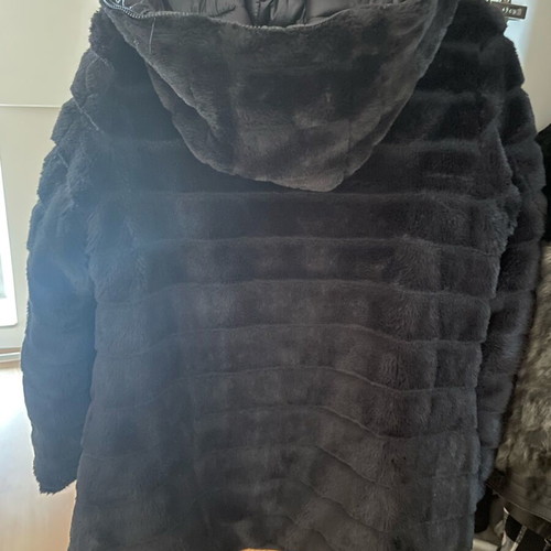 Fur coat like new, short, black with two sides and soft faux fur