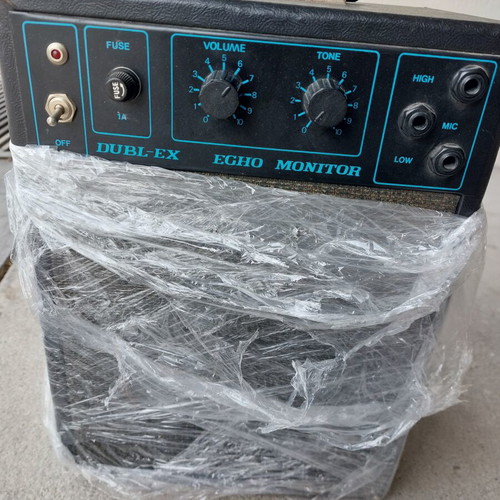 Amplifier like new for guitar, bouzouki and microphone
