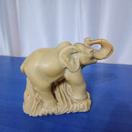 Elephant figurine like new, 10 x 12 cm