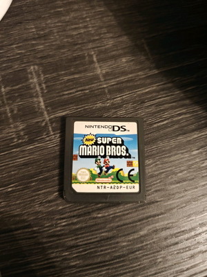 Nintendo DS game New Super Mario Bros. like new