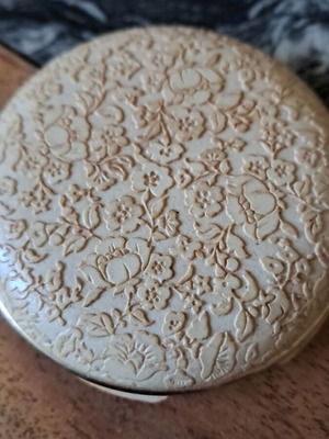 Avon vintage powder from the 70s used in good condition