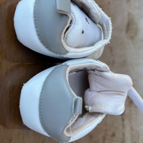 Baby shoes used for 9 to 12 months