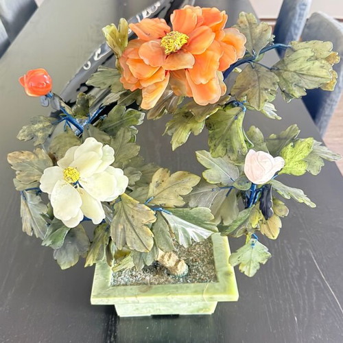 Decorative bonsai with semi-precious stones and nephrite flowers