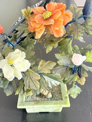 Decorative bonsai with semi-precious stones and nephrite flowers