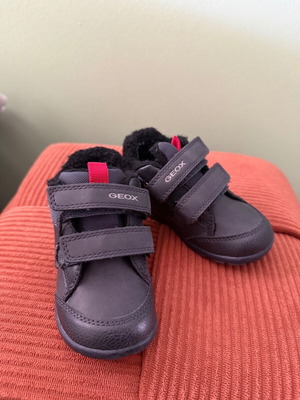Geox kids shoes size 22 like new, warm with fleece lining