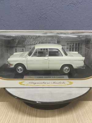 Metal model Signature Models 1962 BMW LS Luxus scale 1:18 new