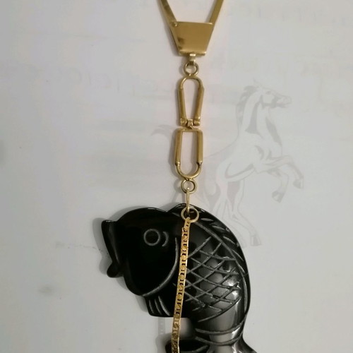 Gold keychain with genuine onyx fish design K14 used, rare 1960s